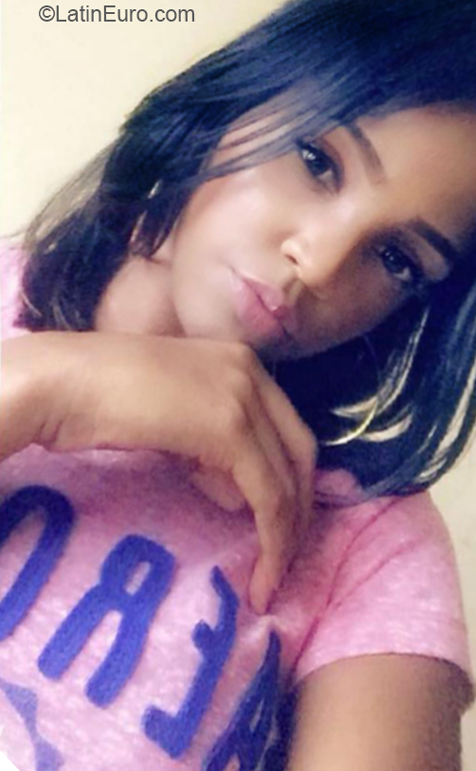 Date this pretty Dominican Republic girl Wilmary from Santo Domingo DO32334