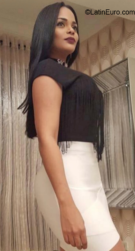 Date this stunning Dominican Republic girl Perla from Santo Domingo DO32346