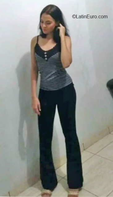 Date this attractive Brazil girl Leandra from Santa Vitoria BR10550