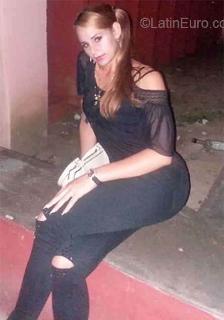 Date this sensual Cuba girl Elinor from Havana CU303