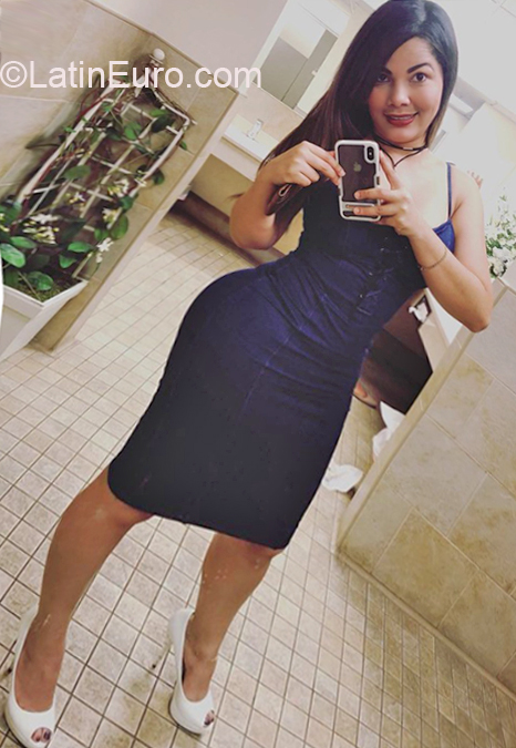 Date this voluptuous Colombia girl Diana from Cali CO23864