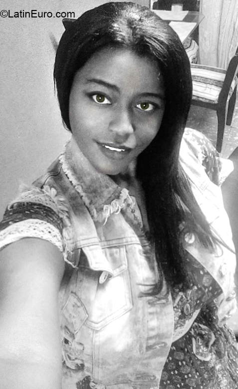 Date this hard body Colombia girl Negrita from Cali CO23877