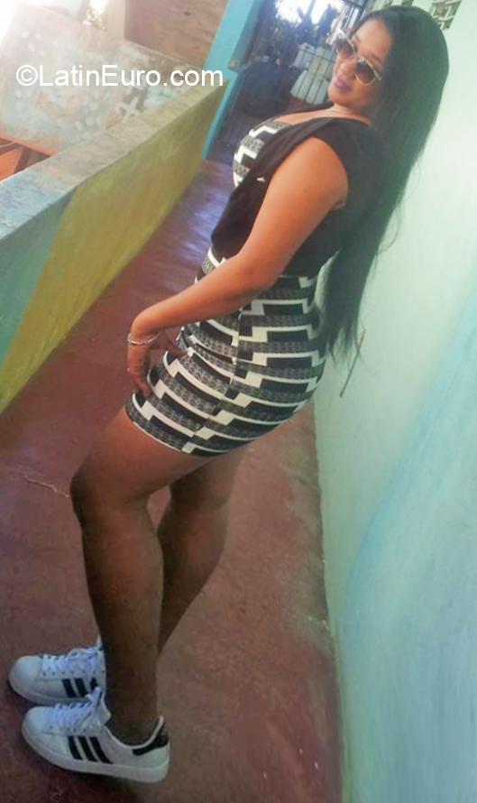 Date this voluptuous Dominican Republic girl Massiel from Santo Domingo DO32439