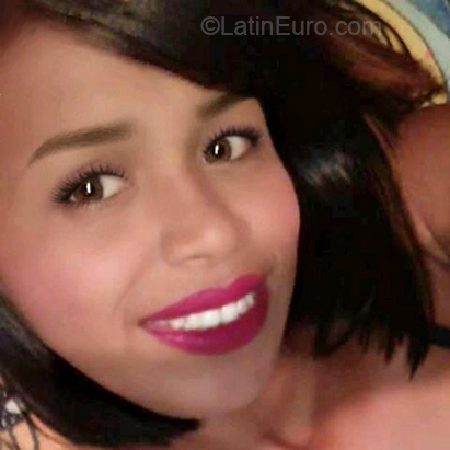 Date this attractive Venezuela girl Yorel from Caracas VE1623