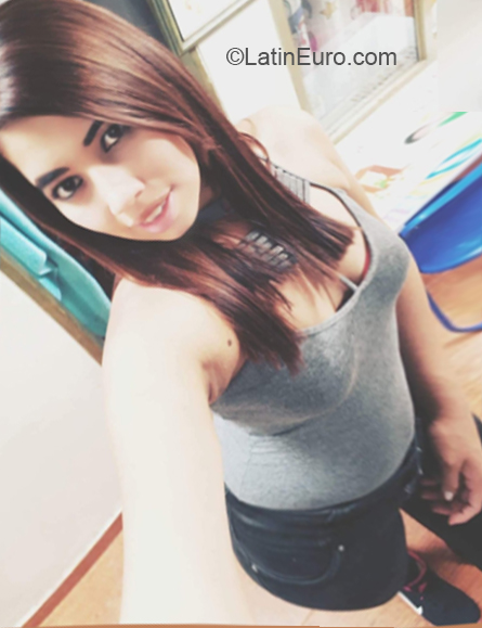 Date this hard body Colombia girl Natalia from Armenia CO23899