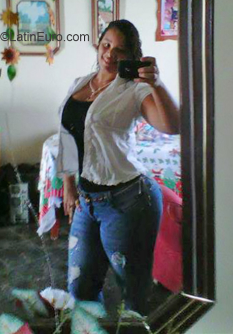 Date this happy Venezuela girl Laureil from Cumana VE1632