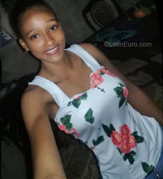 Date this exotic Colombia girl Ariana from El Bagre CO23919