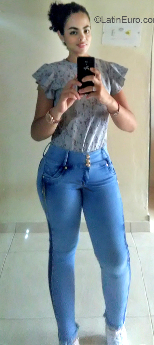Date this cute Colombia girl Yesica from Medellin CO23927