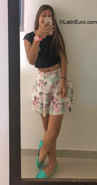 Date this nice looking Colombia girl Karel from Barranquilla CO23936