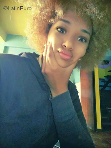 Date this lovely Venezuela girl Kelanyer from Caracas VE1666