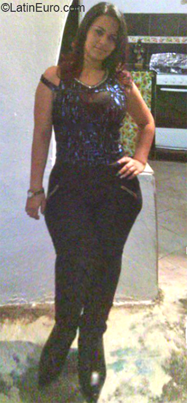Date this athletic Venezuela girl Ariacnia from Valencia VE1669