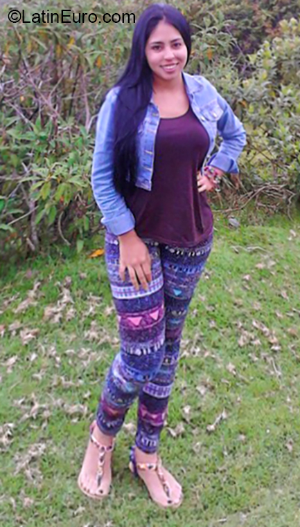 Date this pretty Venezuela girl Anhyuli from Merida VE2205