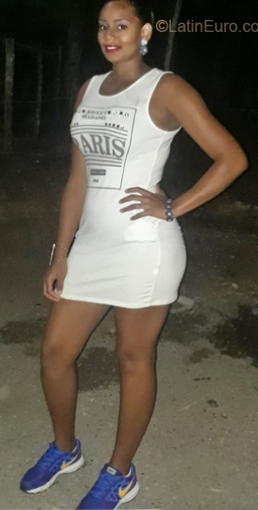 Date this nice looking Dominican Republic girl Adelnely from Santo Domingo DO34250