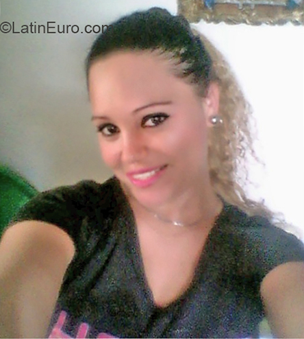 Date this georgeous Venezuela girl Magian from Caracas VE1684