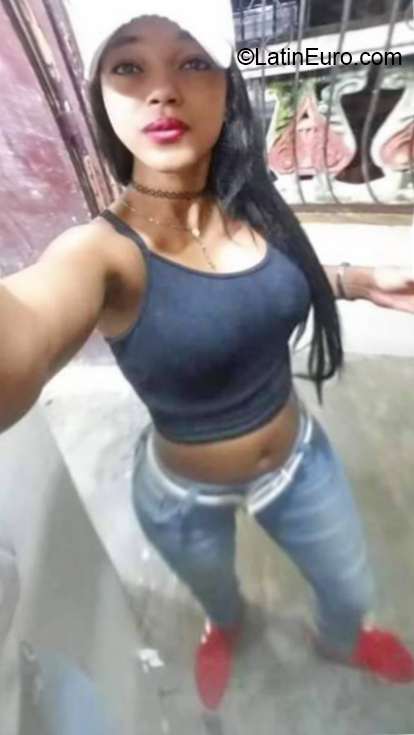 Date this attractive Dominican Republic girl Stefany from Santiago DO32631