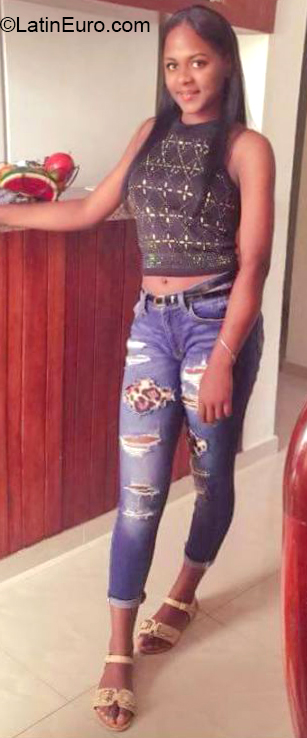 Date this fun Dominican Republic girl Elisabeth from Santo Domingo DO32637