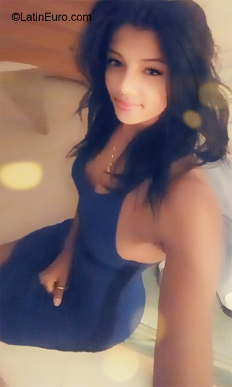 Date this exotic Dominican Republic girl Flakita from Santo Domingo DO32648