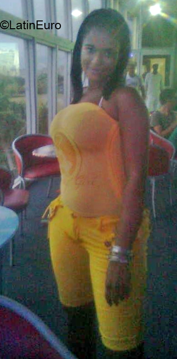 Date this foxy Cuba girl Yumi from Havana CU330