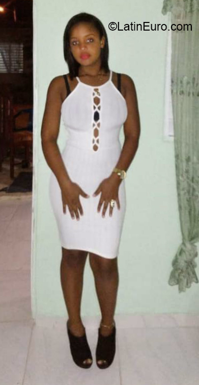 Date this pretty Dominican Republic girl Isabella from Santo Domingo DO32706
