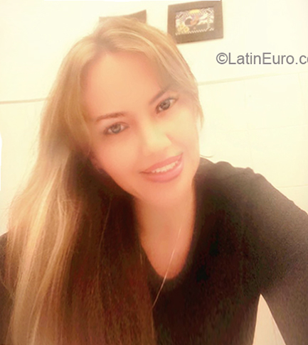 Date this gorgeous Colombia girl Andrea from Medellin CO24000