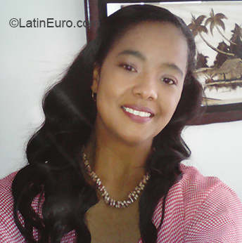 Date this nice looking Colombia girl Adriana from Bogota CO24014