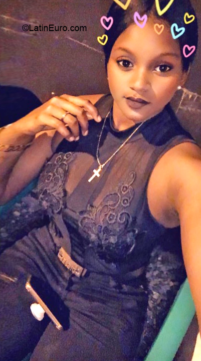 Date this fun Dominican Republic girl Charina from Santo Domingo DO32724