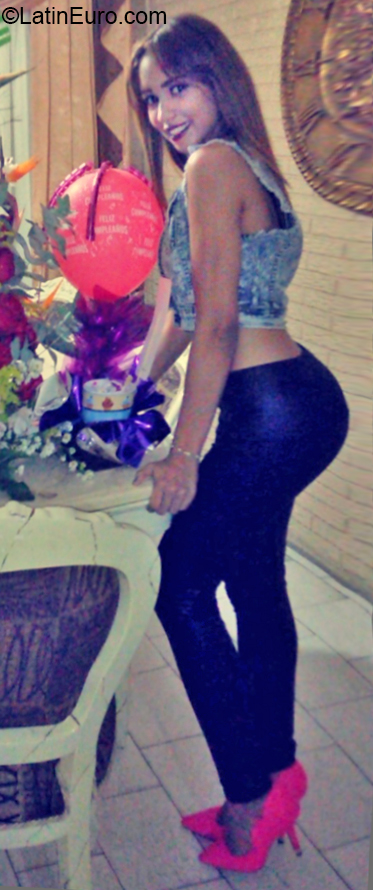 Date this charming Venezuela girl Gloria from Valencia VE1718