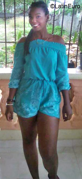 Date this lovely Dominican Republic girl Reynia from Santiago DO32734