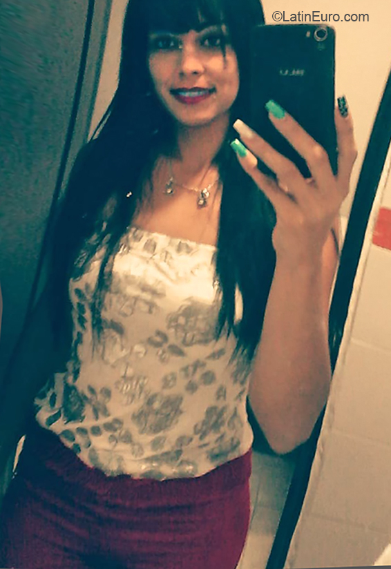 Date this voluptuous Venezuela girl Greisi from Acarigua VE1881