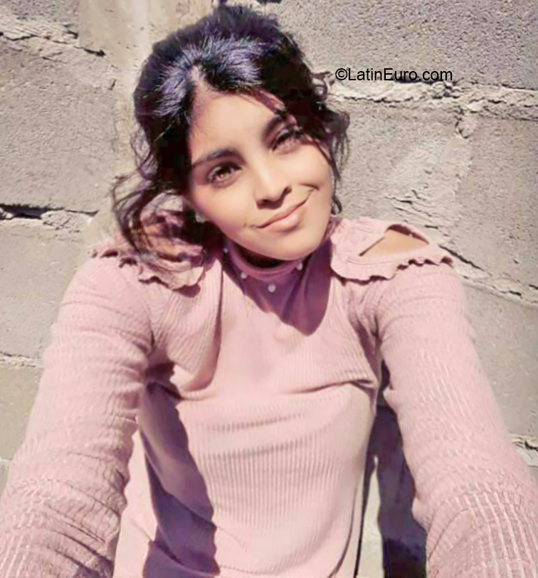 Date this happy Argentina girl Rocio from Maria Grande AR139