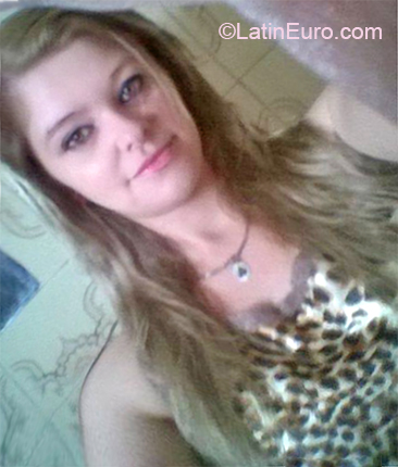 Date this attractive Brazil girl Milene from Curitiba BR10589
