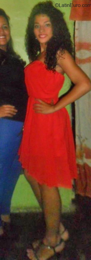 Date this nice looking Venezuela girl Leydy from Caracas VE1736