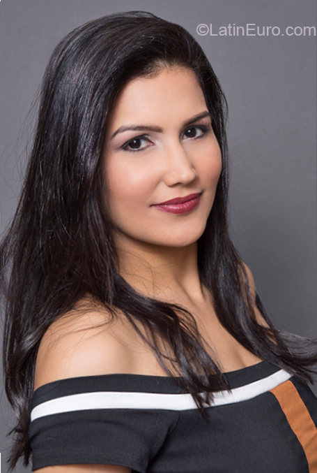 Date this hot Brazil girl Thais from Rio De Janeiro BR10590