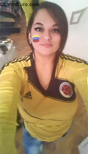 Date this athletic Argentina girl Milrella from Buenos Aires AR143