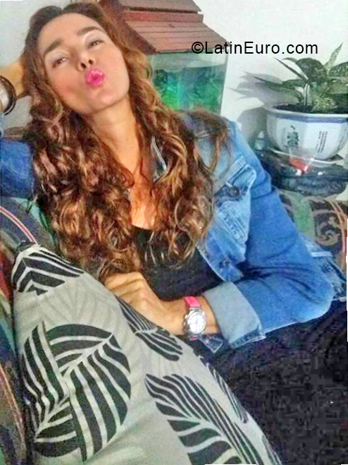 Date this georgeous Colombia girl Emisin from Medellin CO24080