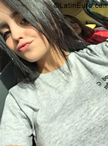 Date this pretty Venezuela girl Karla from Caracas VE1758