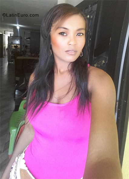 Date this good-looking Colombia girl Karen from Remedios CO24101