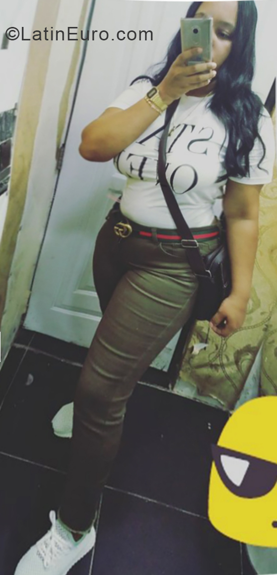 Date this fun Dominican Republic girl Laura from Santo Domingo DO32866