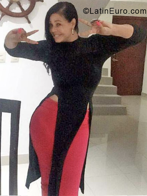 Date this delightful Dominican Republic girl Miriam from Santo Domingo DO32887