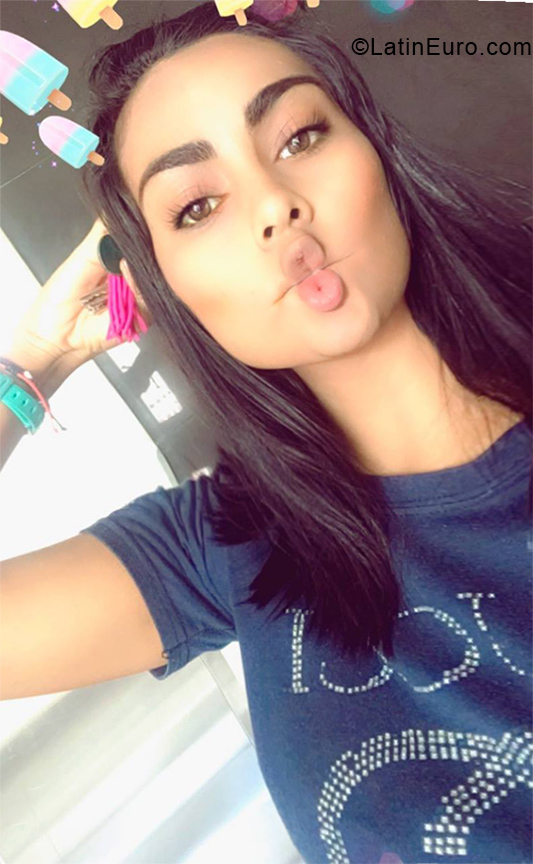 Date this attractive Venezuela girl Magilet from Puerto Ordaz VE1791