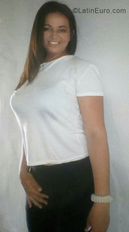 Date this beautiful Venezuela girl Narkia from Araure VE1793