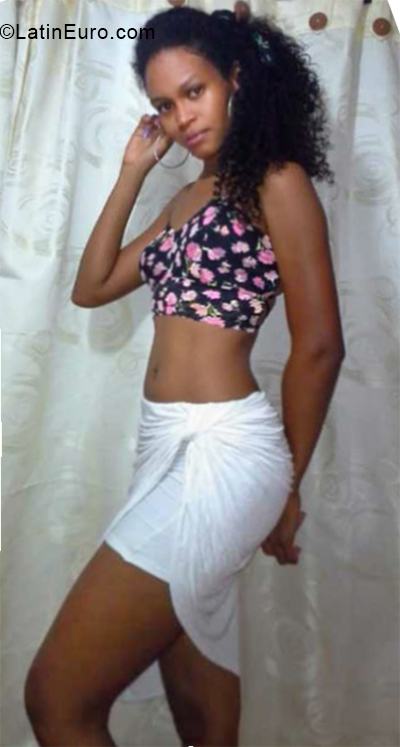 Date this hard body Colombia girl Dina from Cartagena CO24160