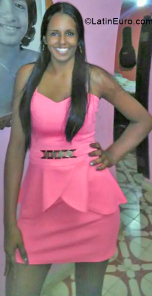 Date this athletic Cuba girl Emma from Trinidad CU436