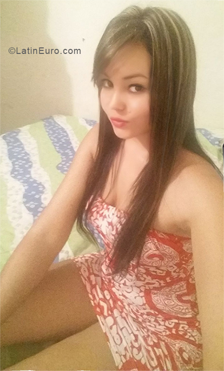 Date this hot Colombia girl Desneidi from Fresno CO24179