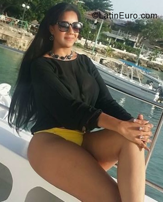 Date this good-looking Dominican Republic girl Seara from Santo Domingo DO32959