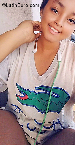 Date this sultry Colombia girl Julieth from Medellin CO24208