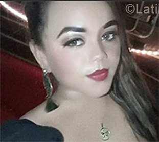 Date this voluptuous Colombia girl Marcela from planeta rica CO24954