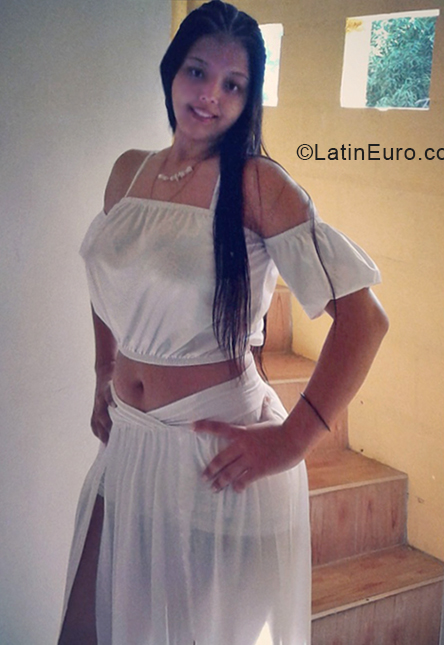 Date this cute Colombia girl Val from Cali CO24233