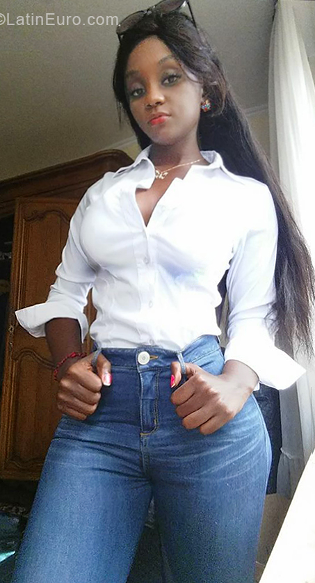 Date this young Colombia girl Heidy from Cali CO24241