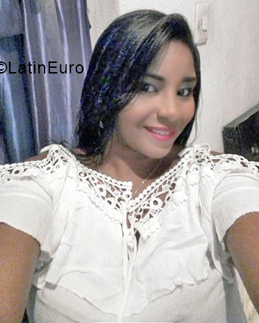 Date this nice looking Colombia girl Mari from Cartagena CO24690